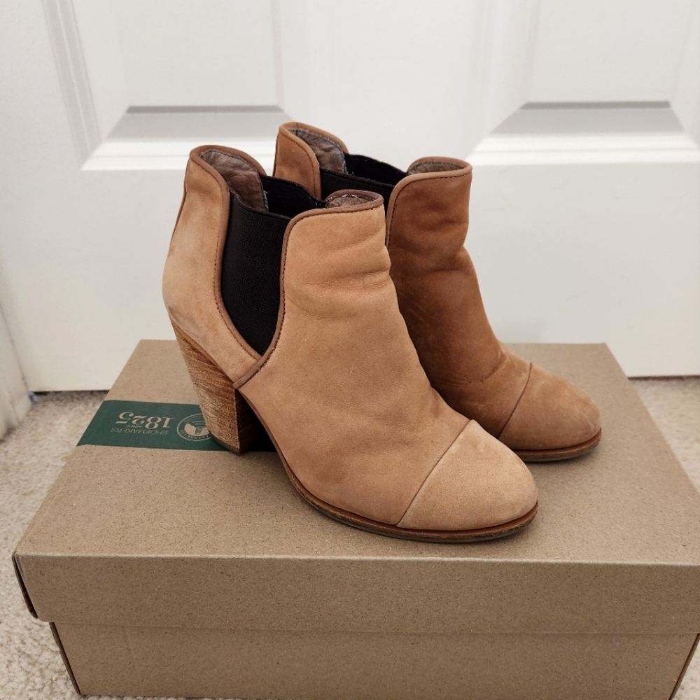 Vince Camuto Suede Ankle Boots, size 5.5, color: camel brown